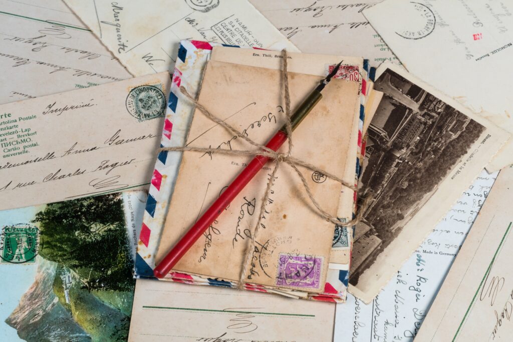 Retranscription et mise en forme de correspondance, carnets, ... pour les transformer en livre.